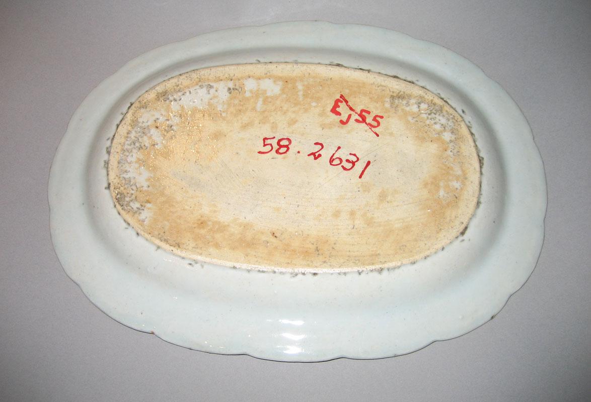 1958.2631 Platter underside