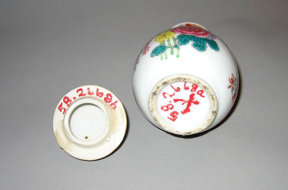 1958.2667 Jar underside