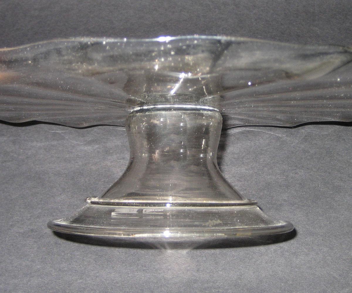 2010.0002 Glass tazza or stand detail