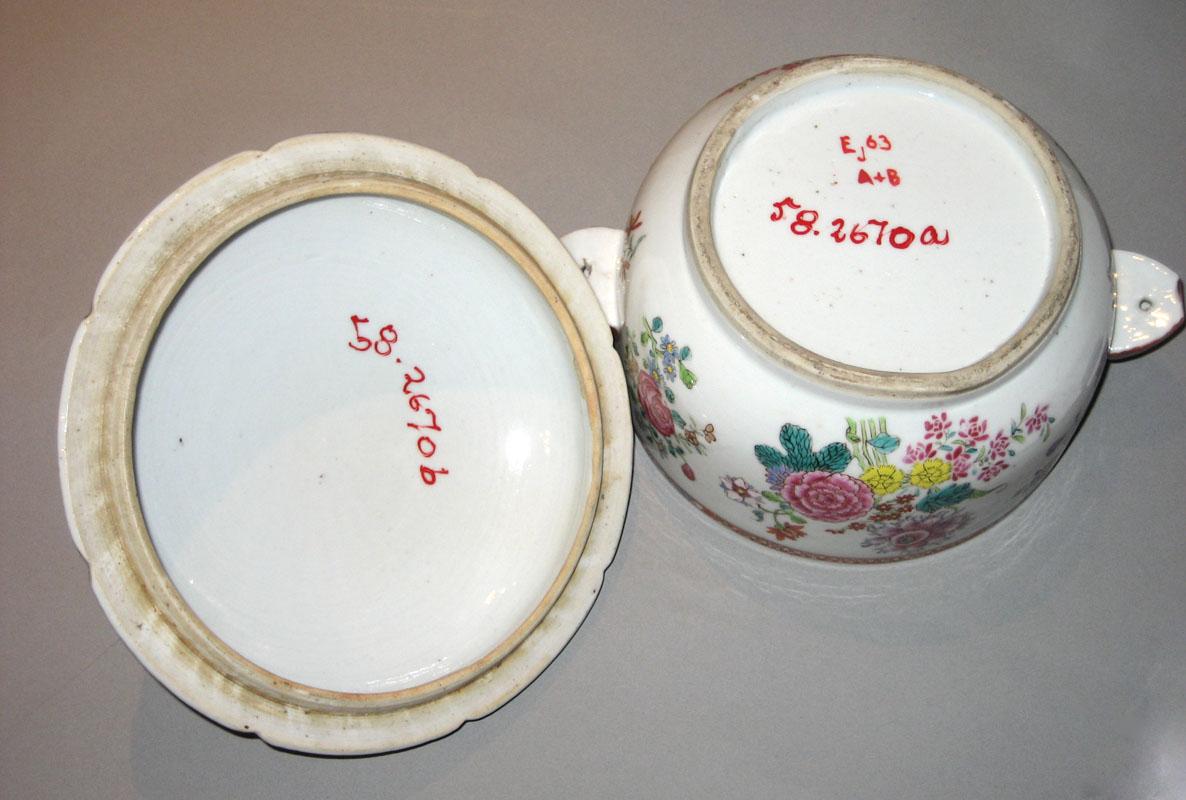 1958.2670 Bowl and cover underside