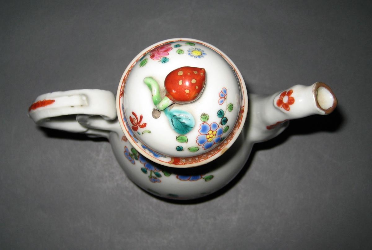 1958.2675 A, B Pitcher top view