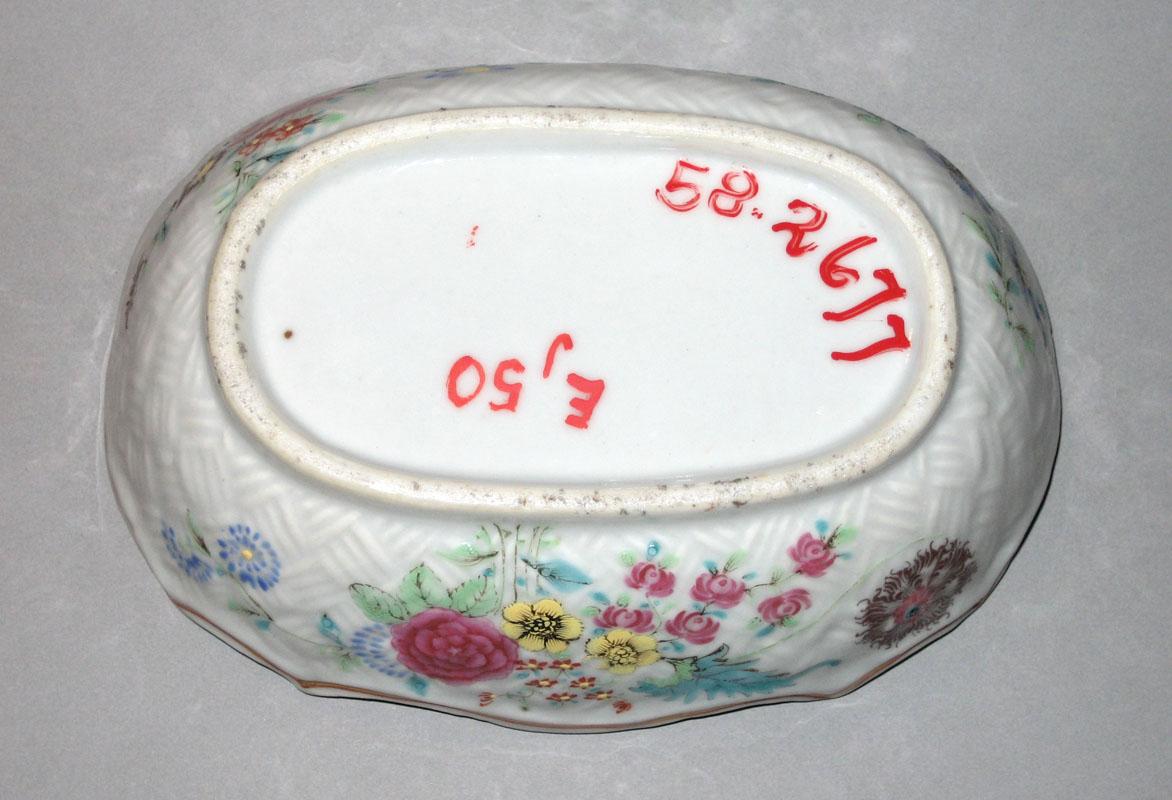1958.2677 Bowl underside