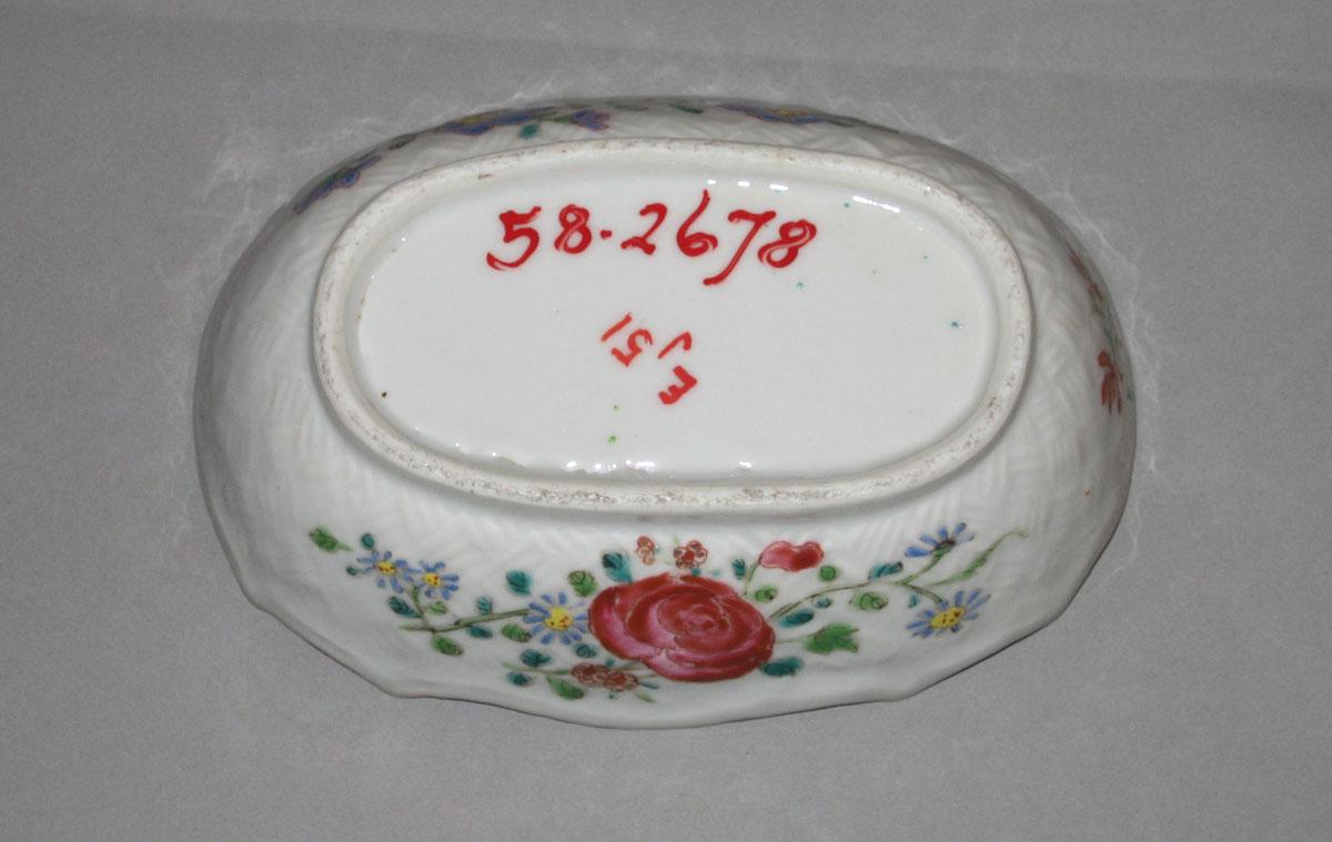 1958.2678 Bowl underside