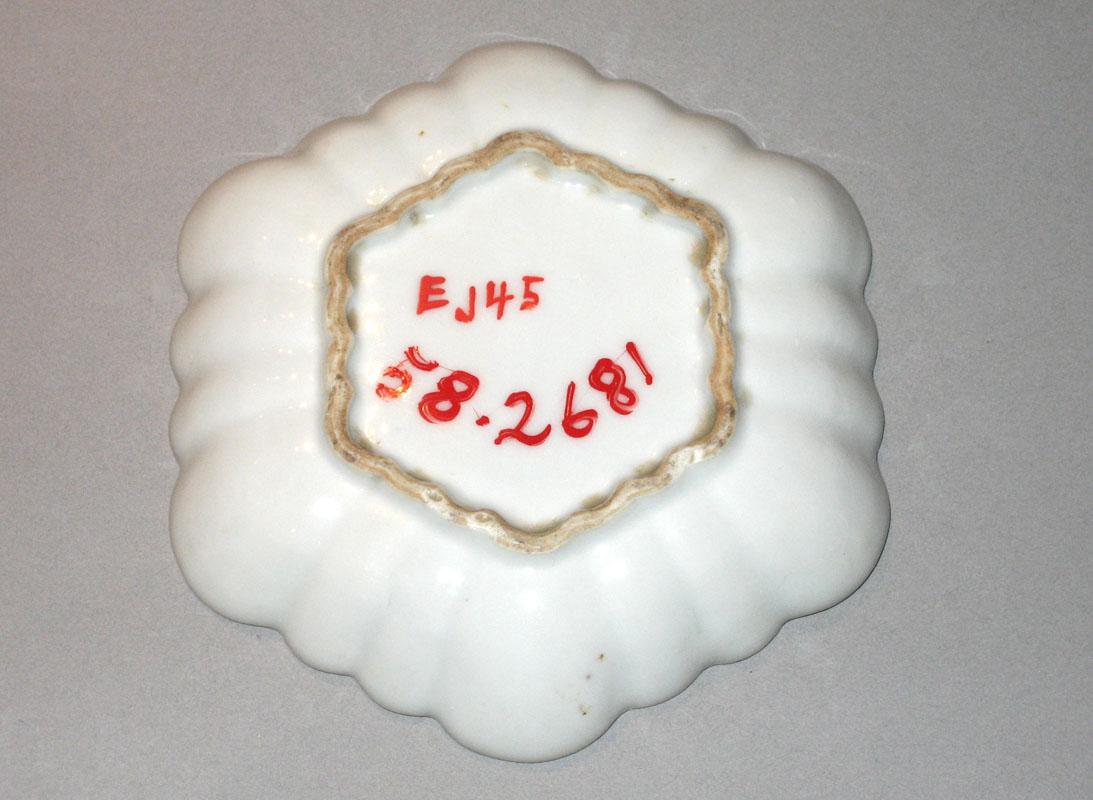 1958.2681 Dish underside