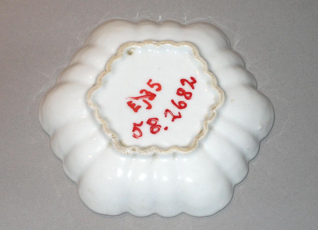 1958.2682 Dish underside