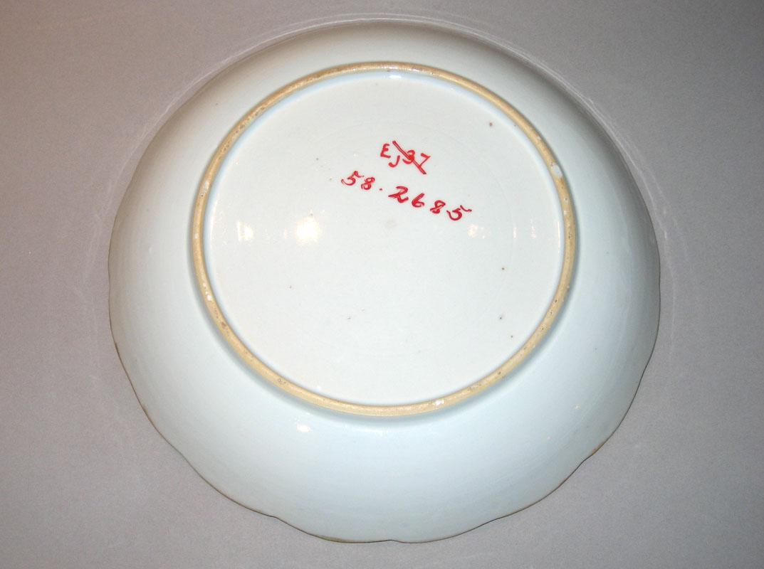 1958.2685 Bowl underside