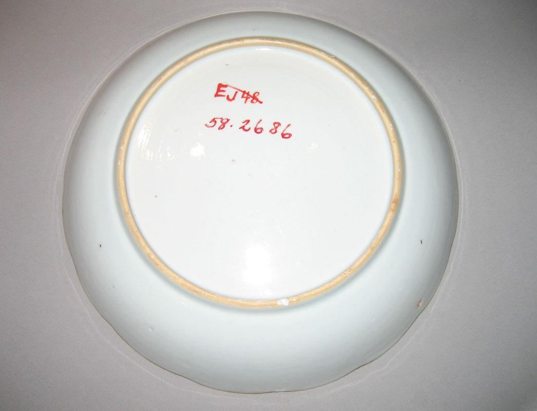 1958.2686 Bowl underside