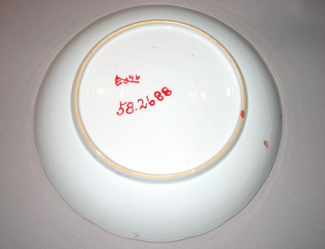 1958.2688 Bowl underside