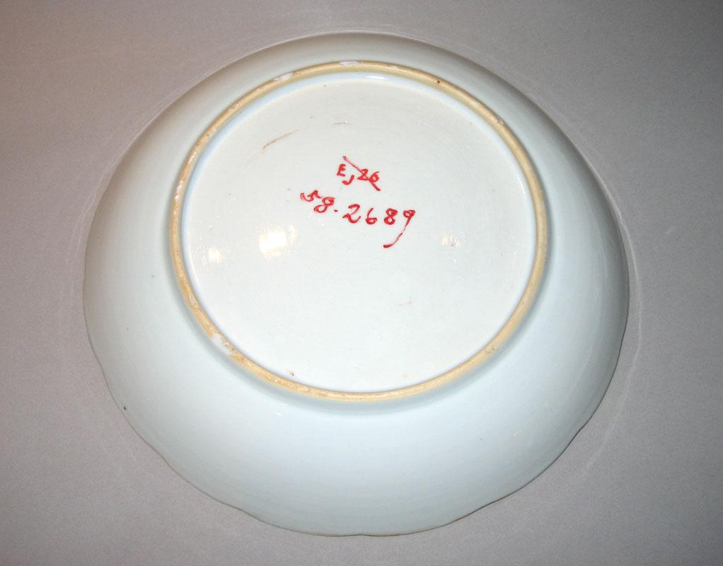 1958.2689 Bowl underside
