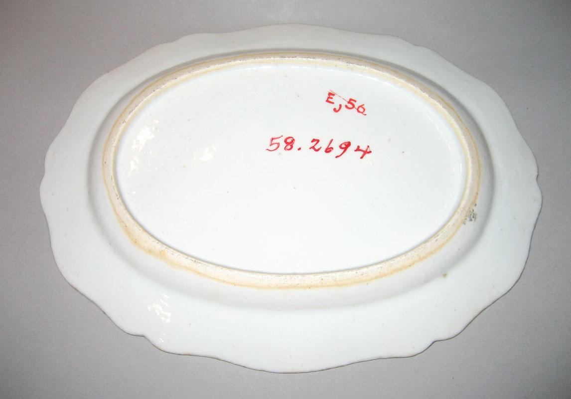 1958.2694 Platter underside