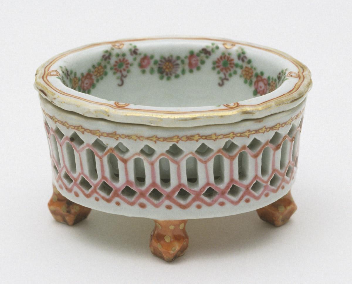 1958.2695 A, B Salt dish, view 2