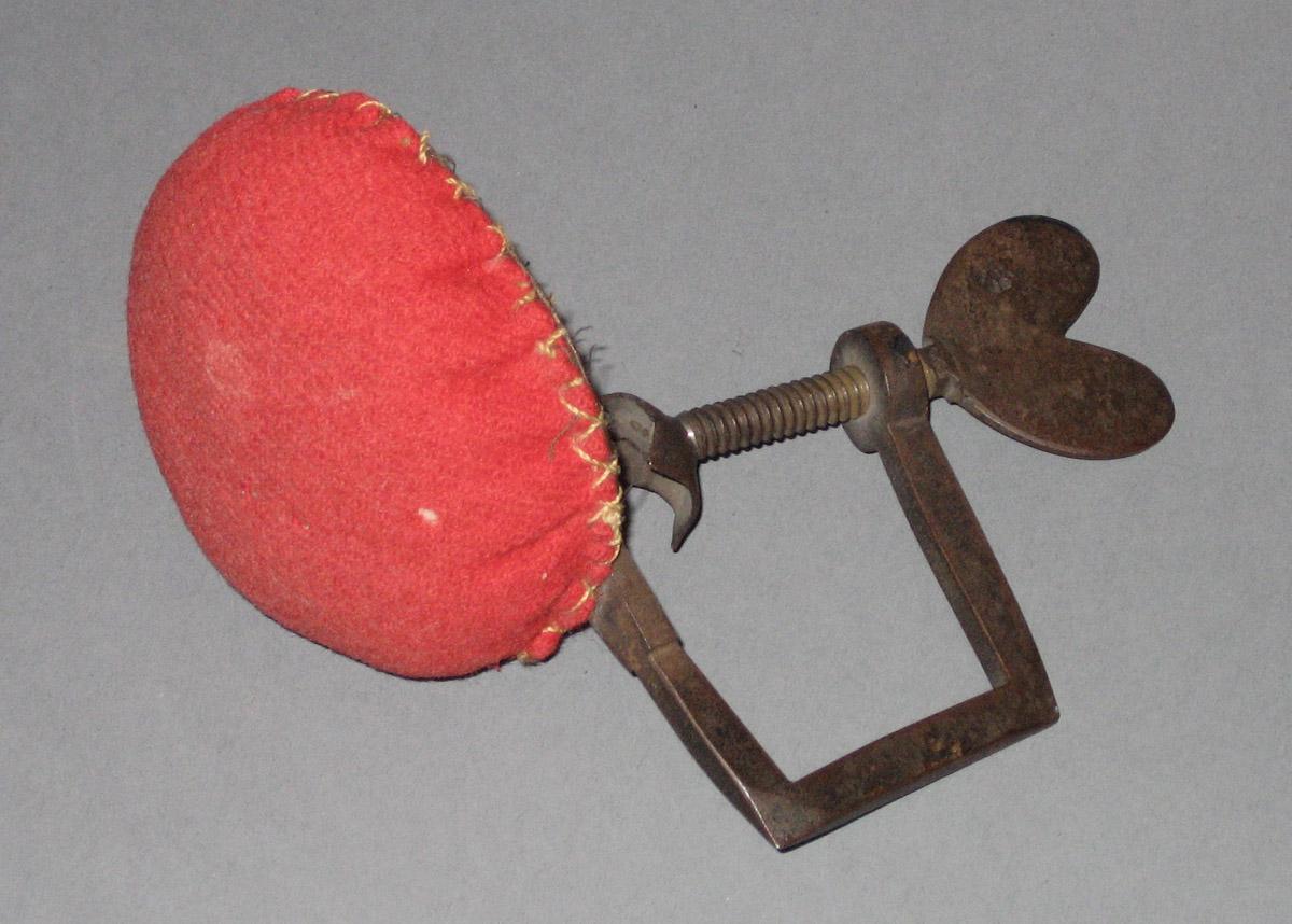 1958.2726 Tool for needlework