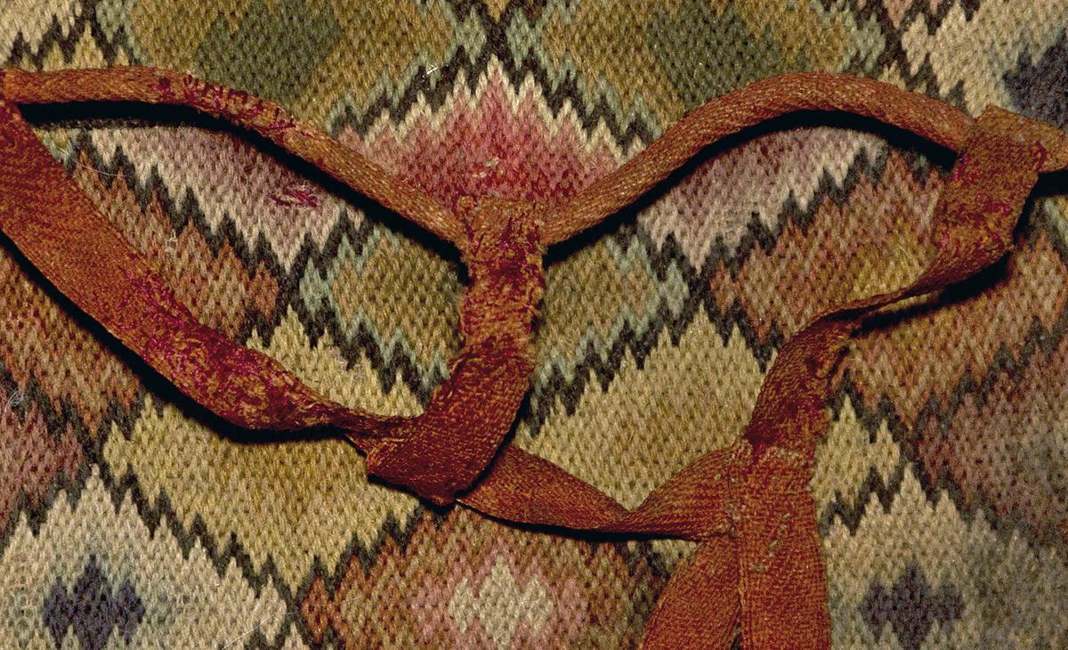 1958.2730 Pocketbook, Detail