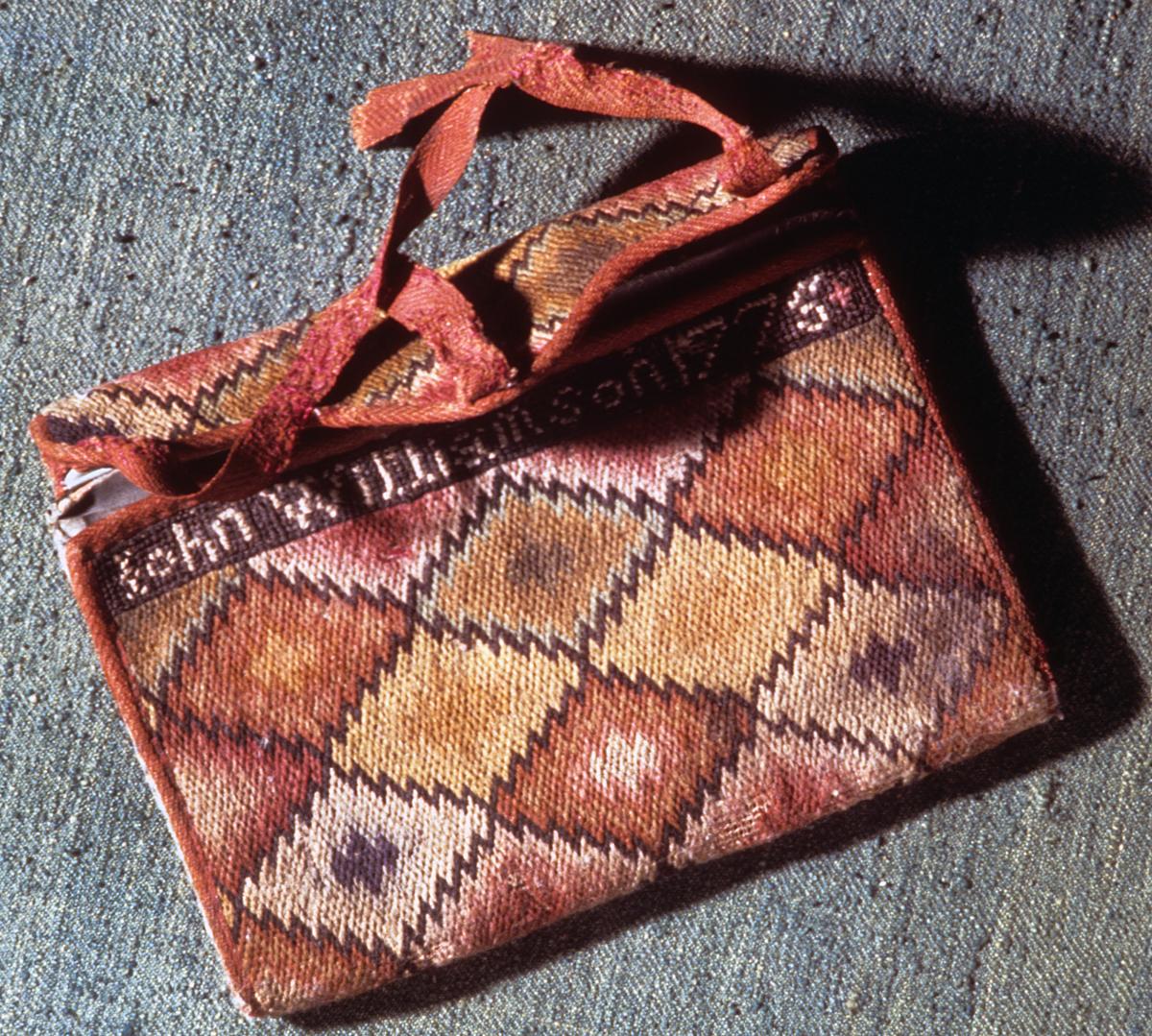 1958.2730 Pocketbook, View 2
