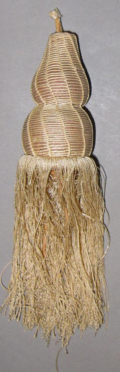 2010.052 tassel