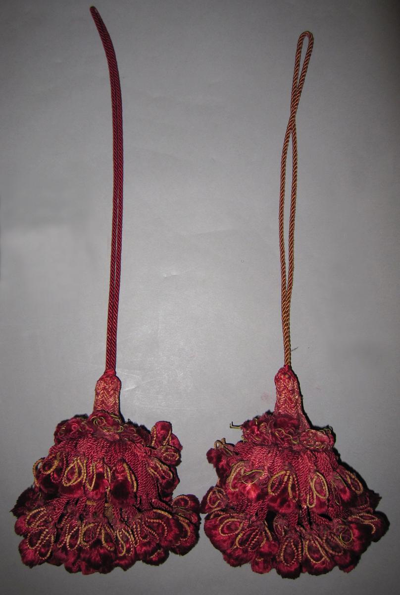 2010.0551 and .0552 window hanging, tieback