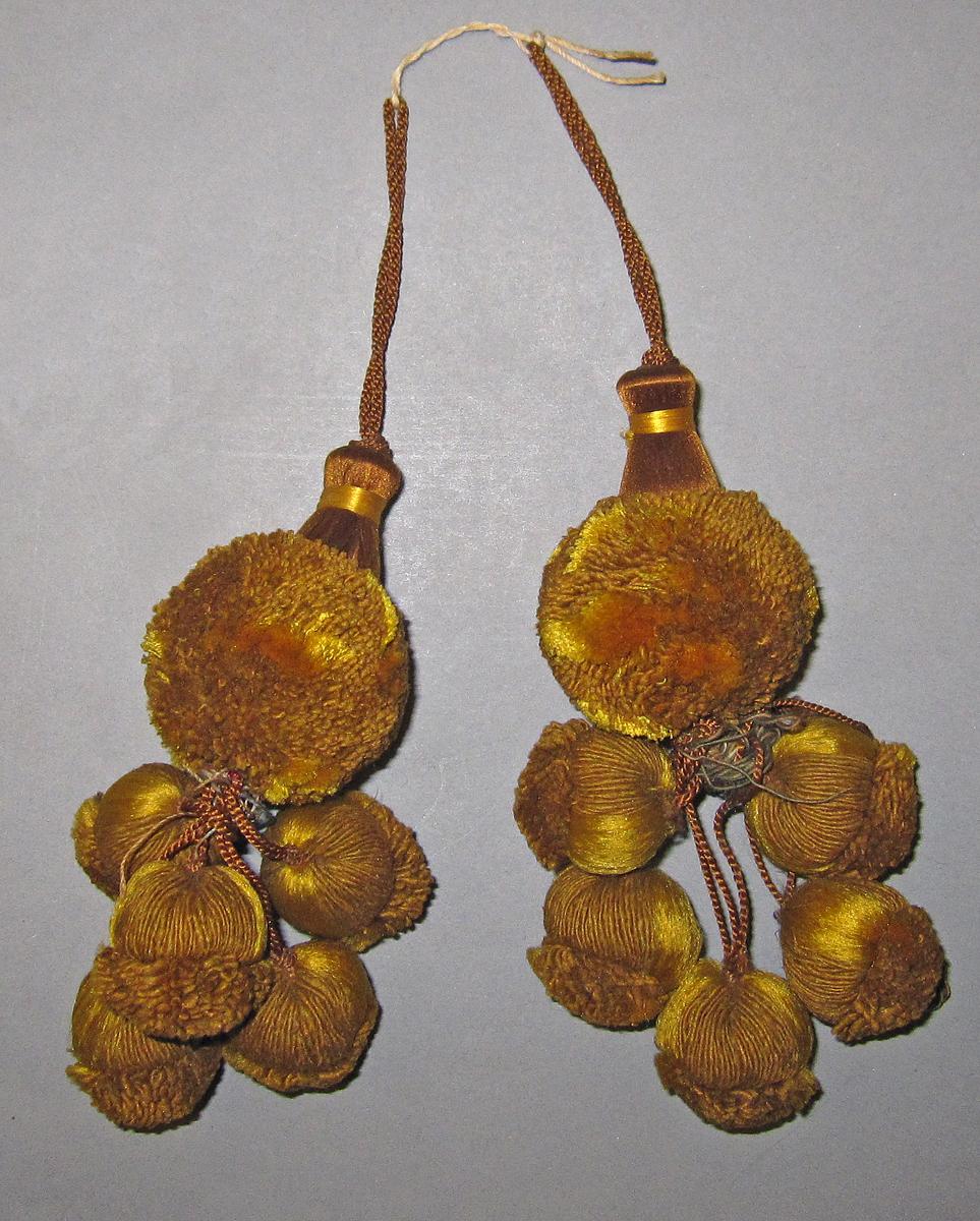 2010.061s tassels