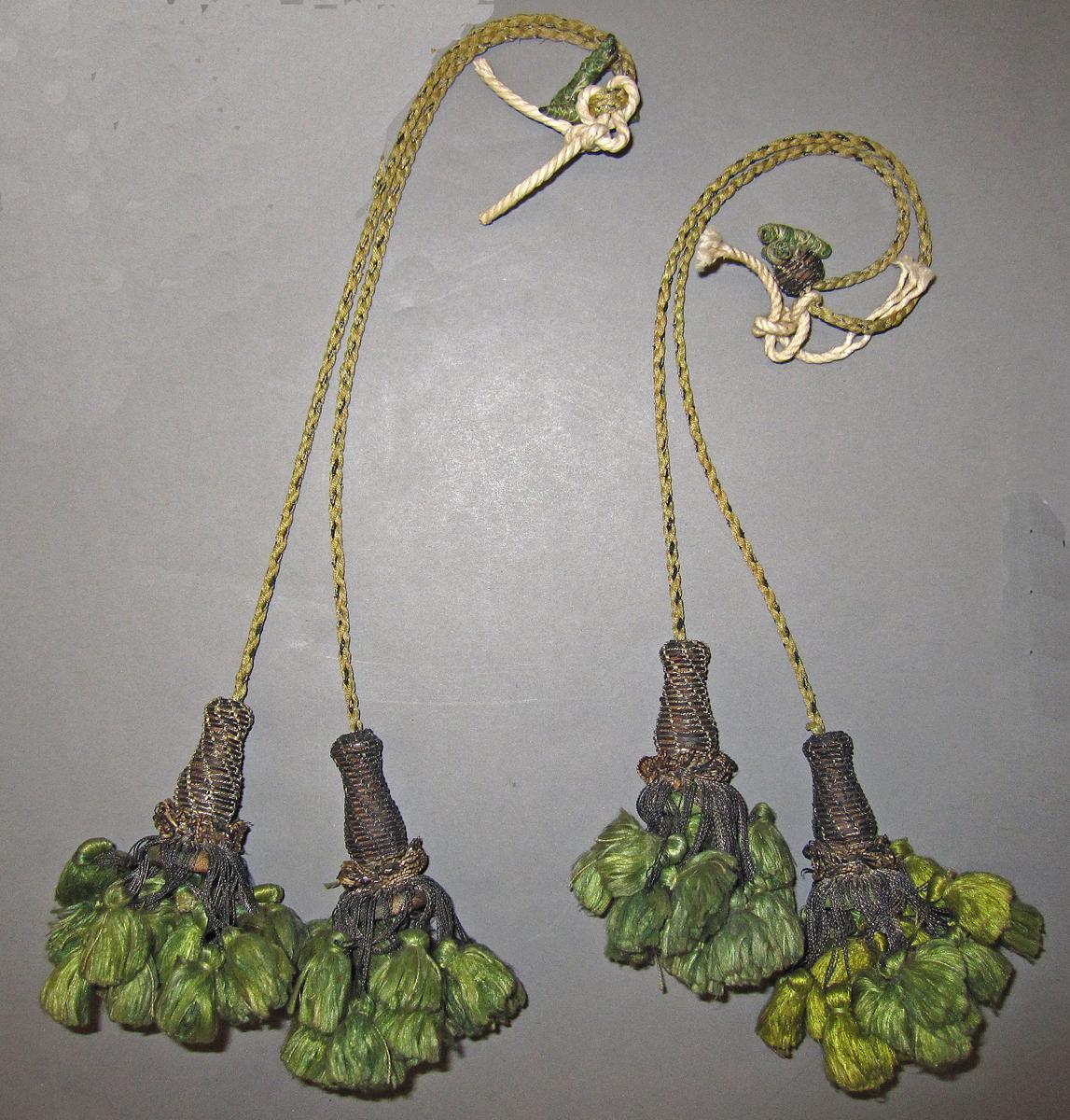 2010.0617-.0618 tassels