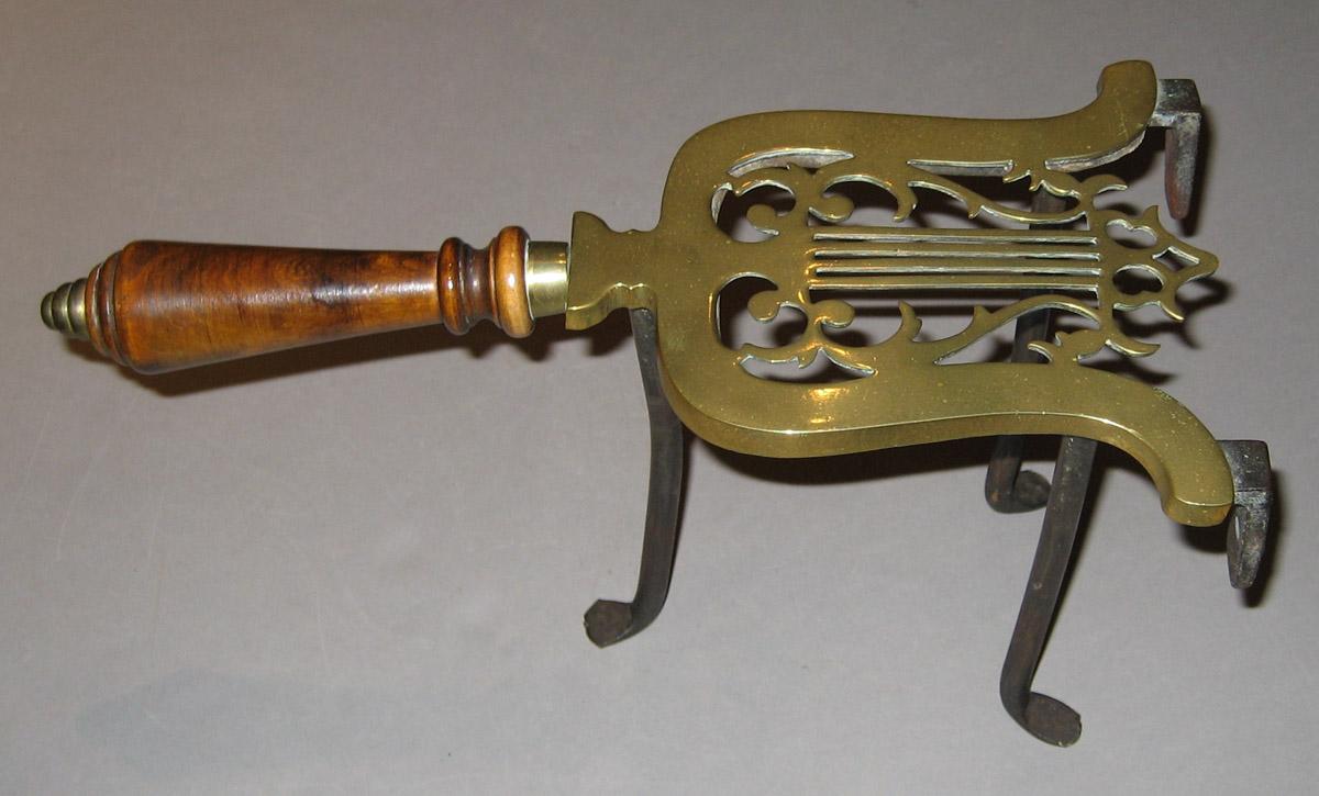 1958.2746 Trivet
