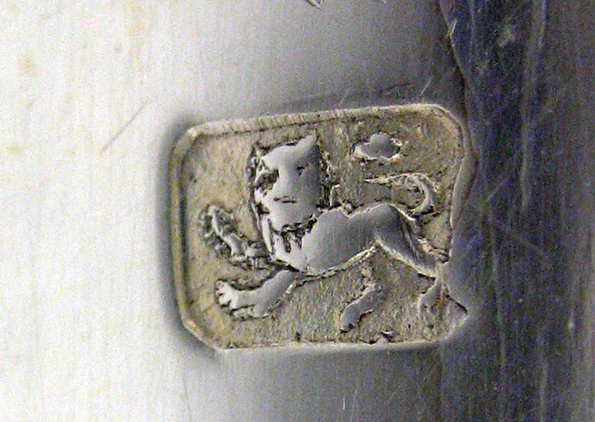 2010.0005 A Silver Flask mark 2