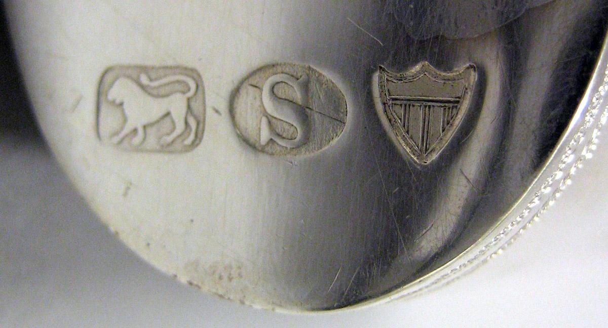 2010.0005 A Silver Flask mark 3