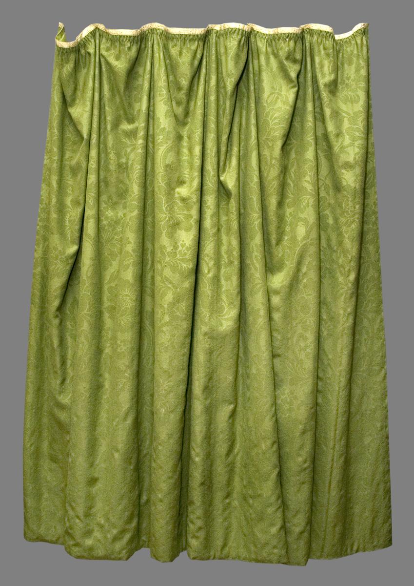 1976.0521 G Bed Hanging, Headcloth