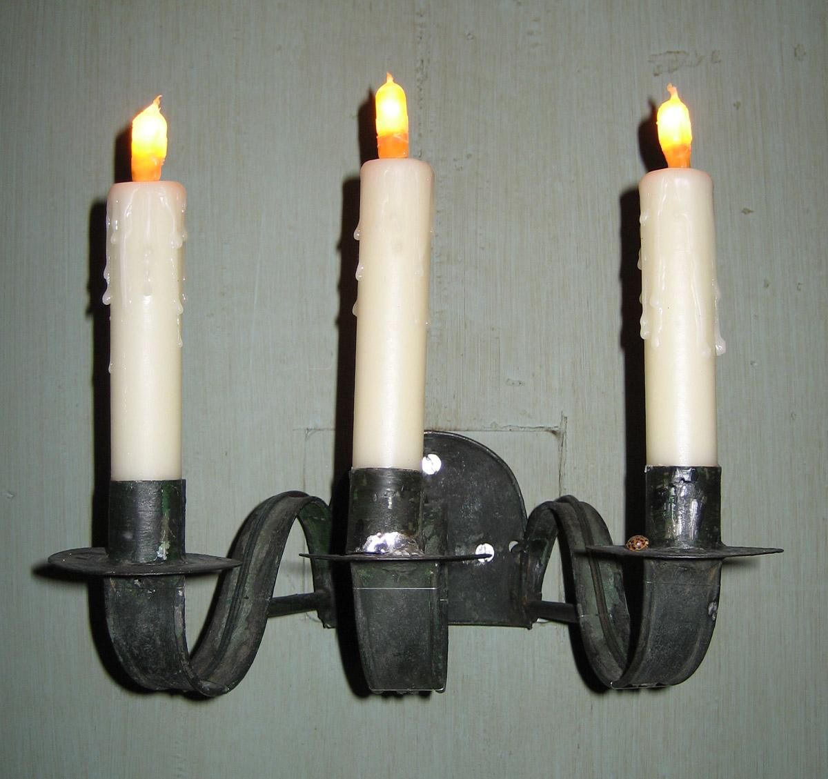 1958.2751 Sconce