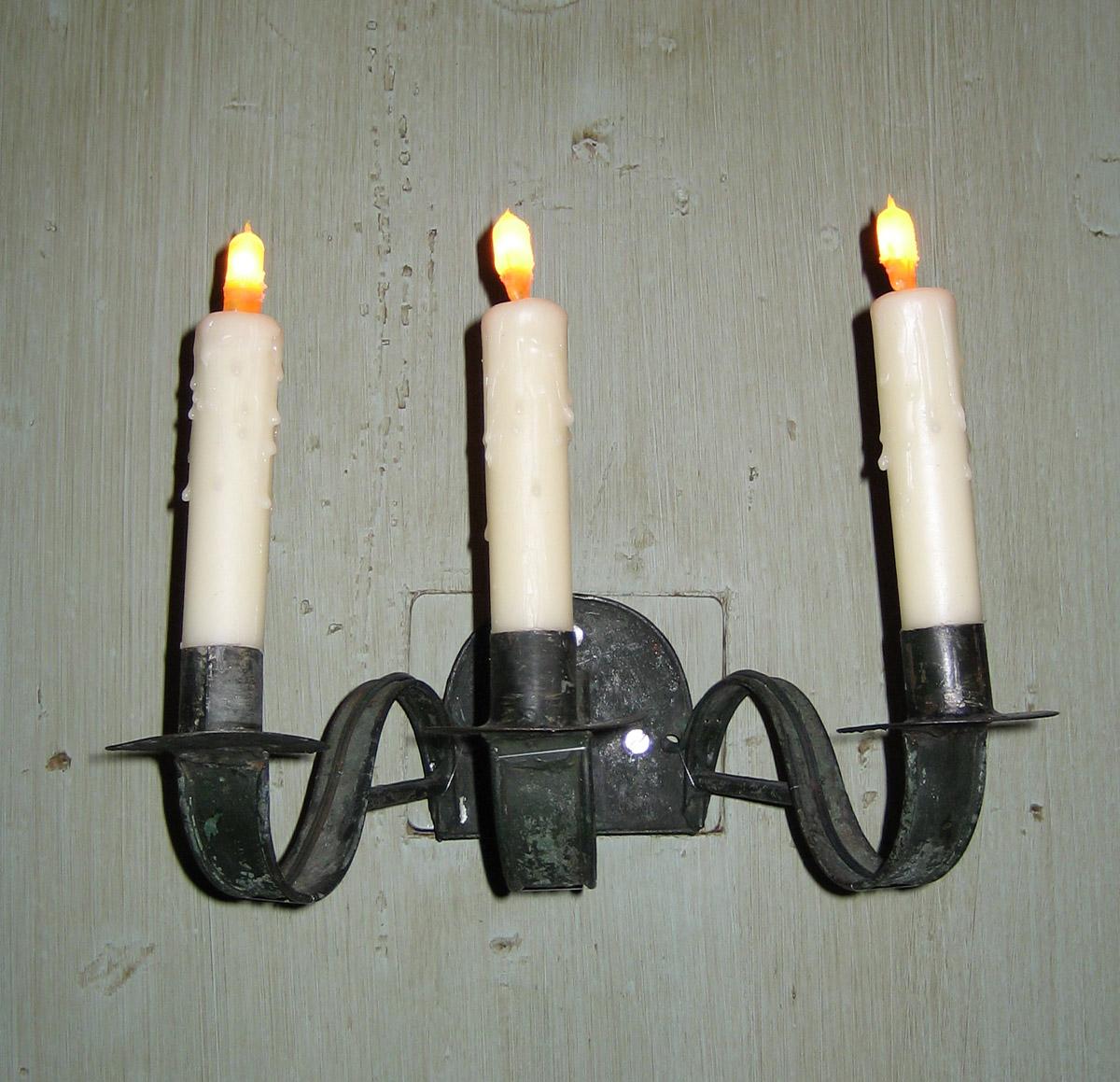 1958.2752 Sconce