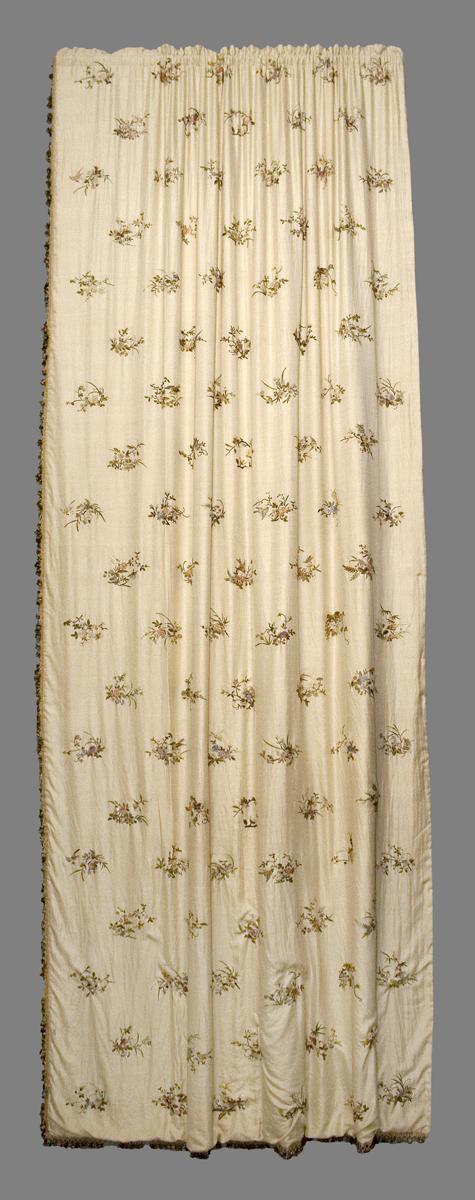 1969.1437 B Window Hanging, Side Curtain