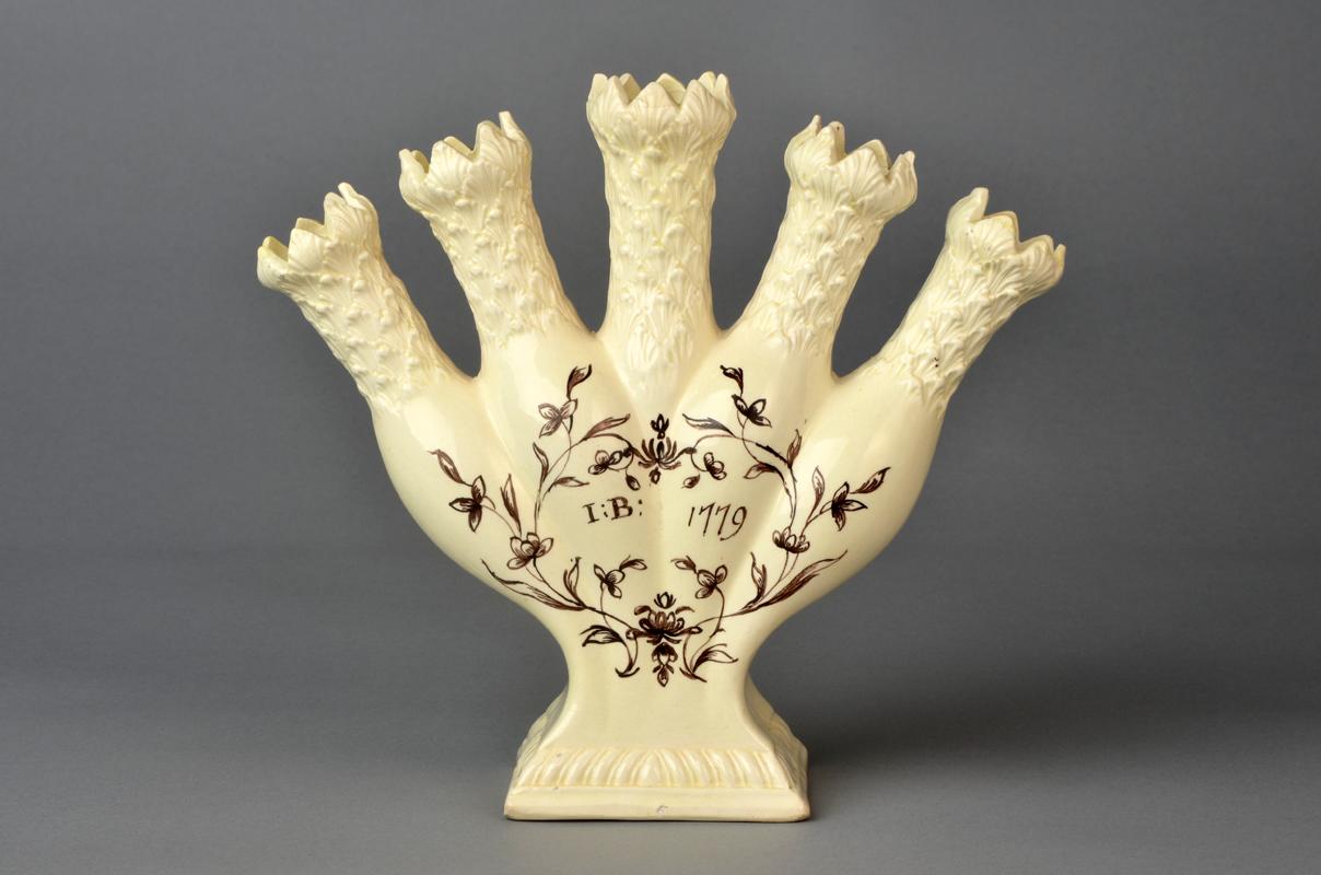 2010.0009.002 Creamware quintal vase