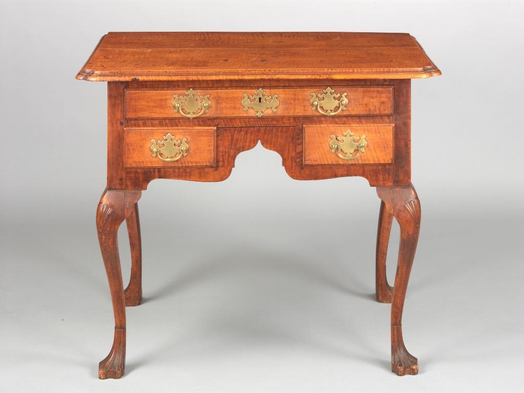 2012.0011 Table, Dressing table (view 2)