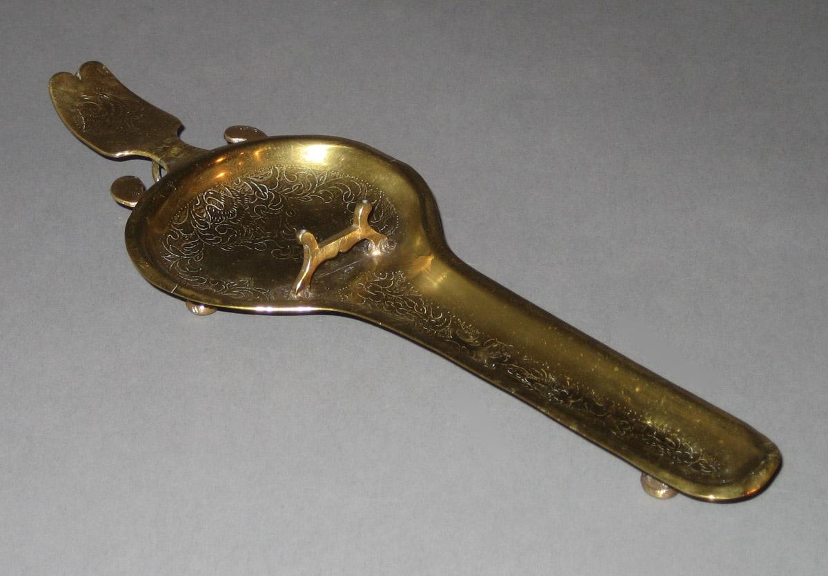 1958.2785 Snuffer tray