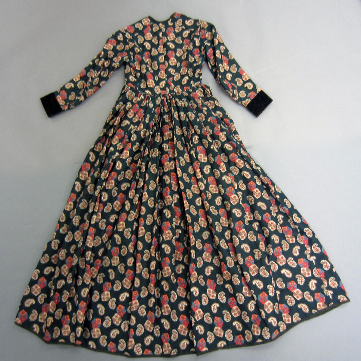 2010.0016 A Dress, View 2