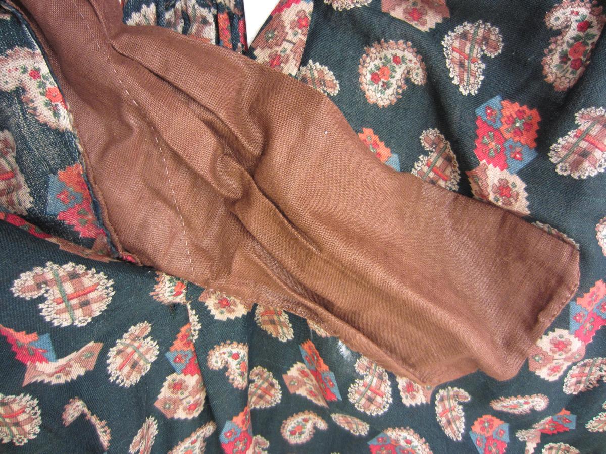 2010.0016 B Dress, Lining detail