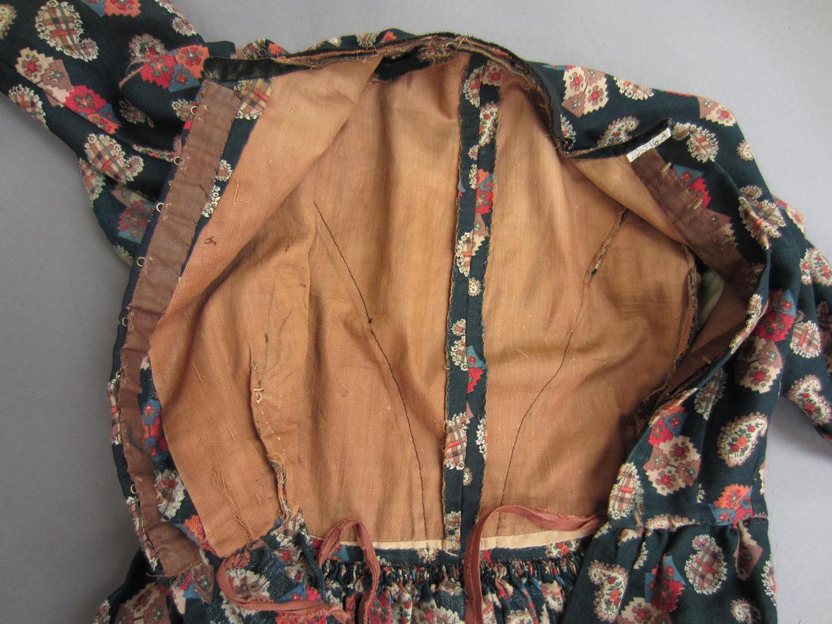 2010.0016 A Dress, Bodice