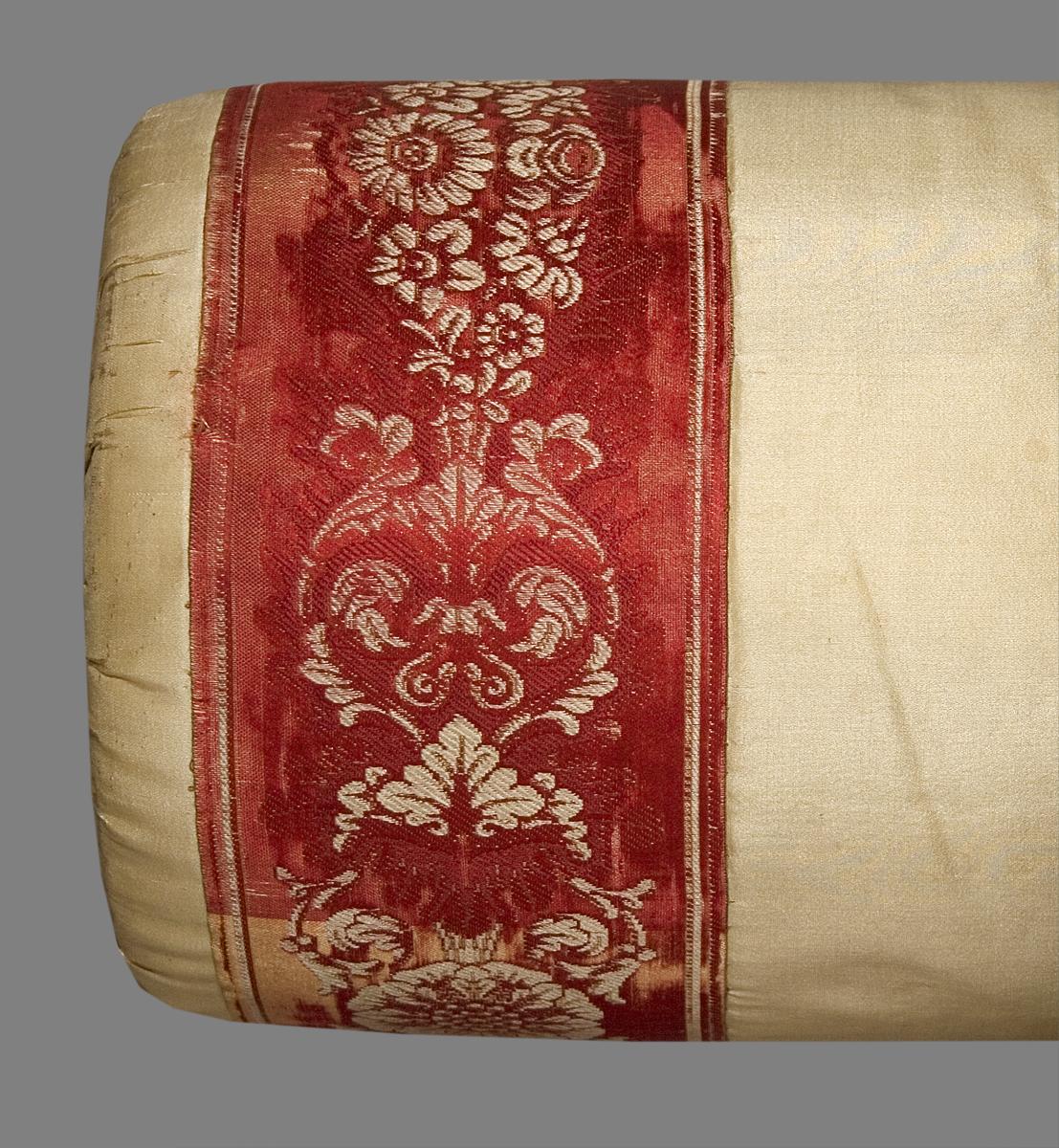 1969.5588.001 Bolster, Trim Detail