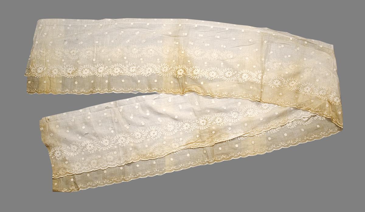 1969.5585.002 Textile, Embroidered, Ex-Base Valance
