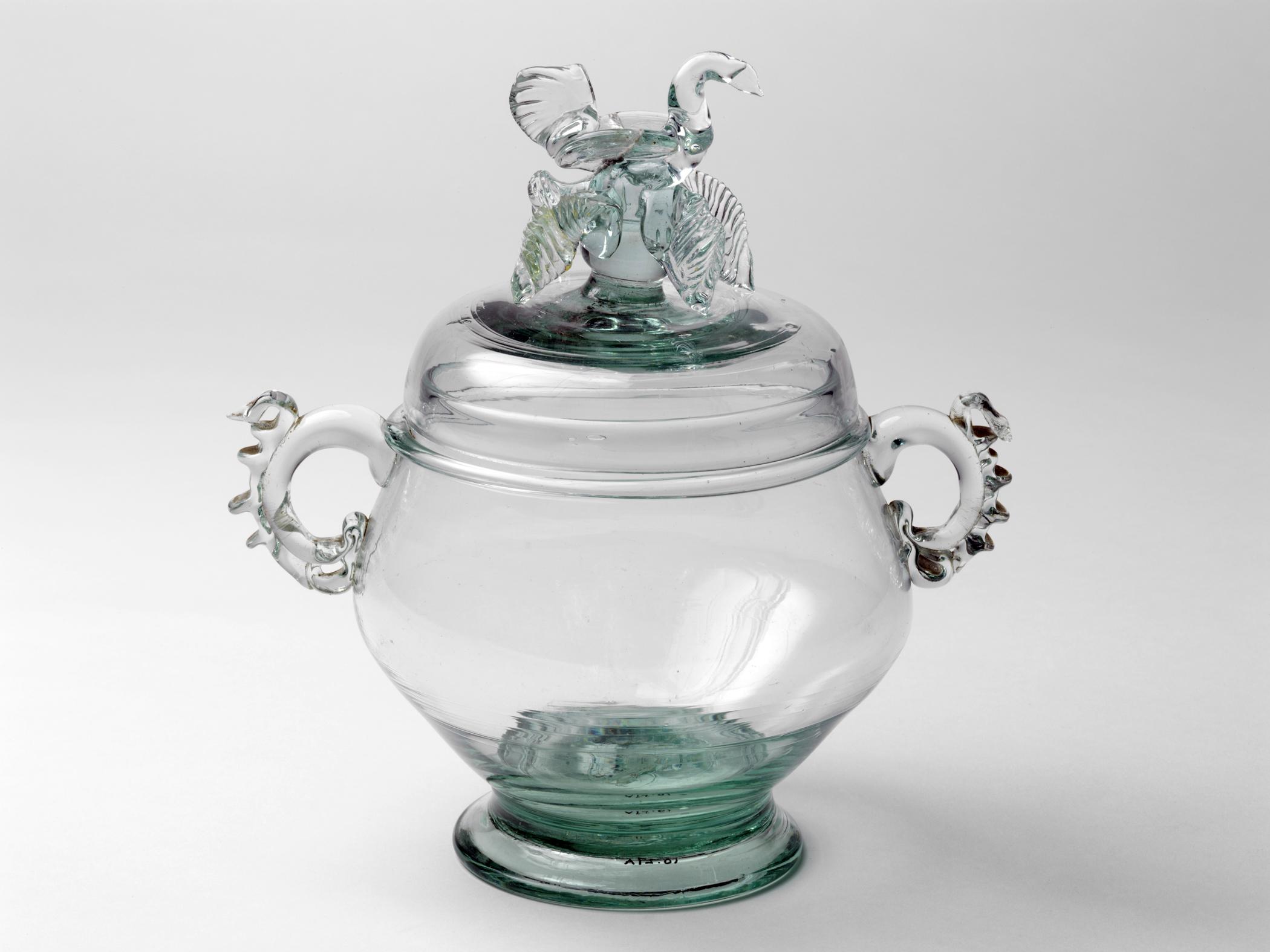 2010.0027 A, B Sugar bowl, view 1