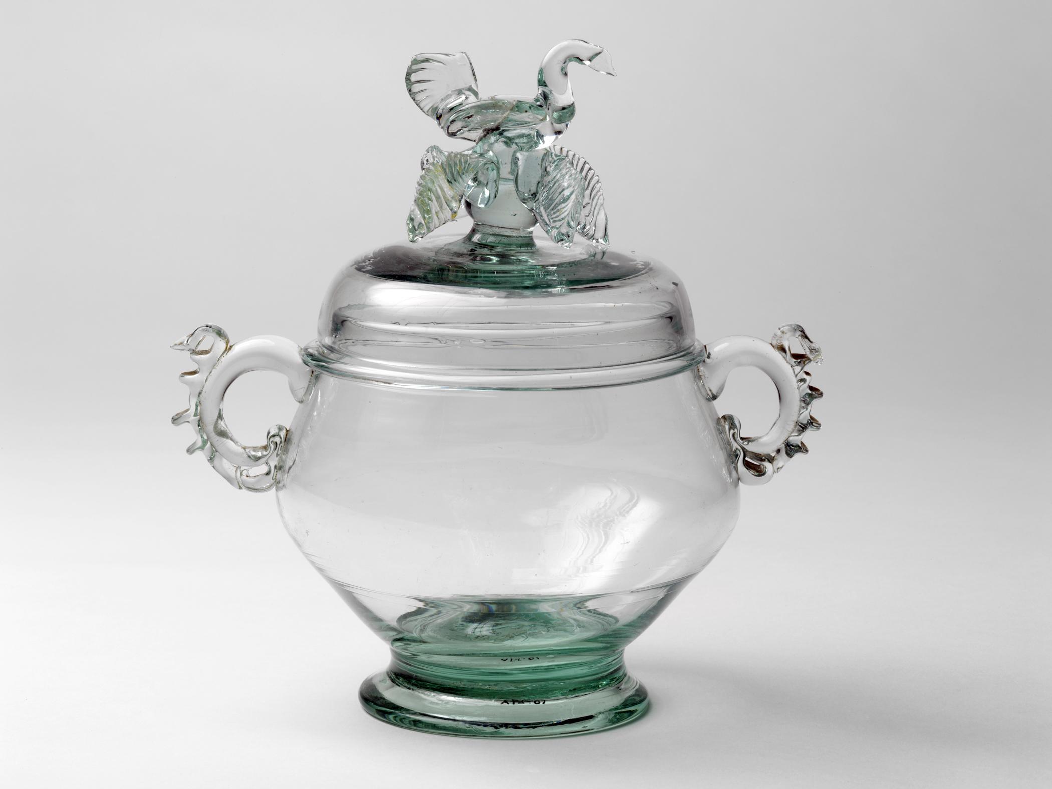 2010.0027 A, B Sugar bowl, view 2