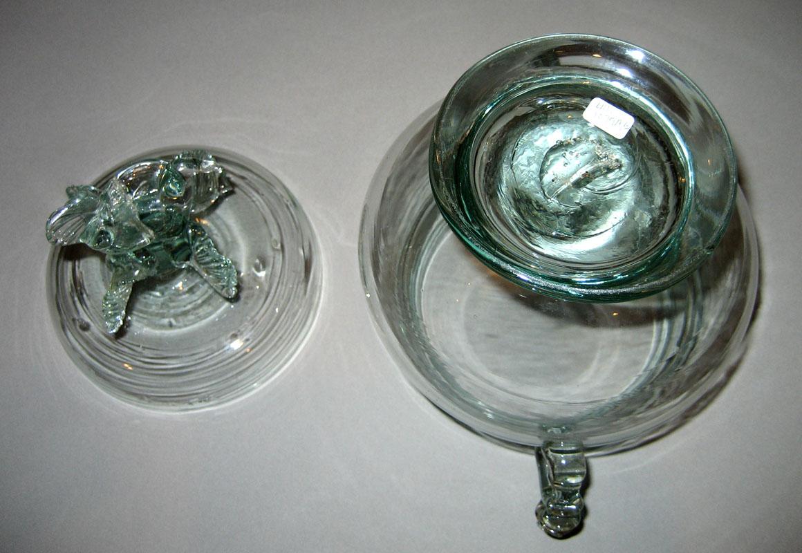 2010.0027 A, B Sugar bowl underside