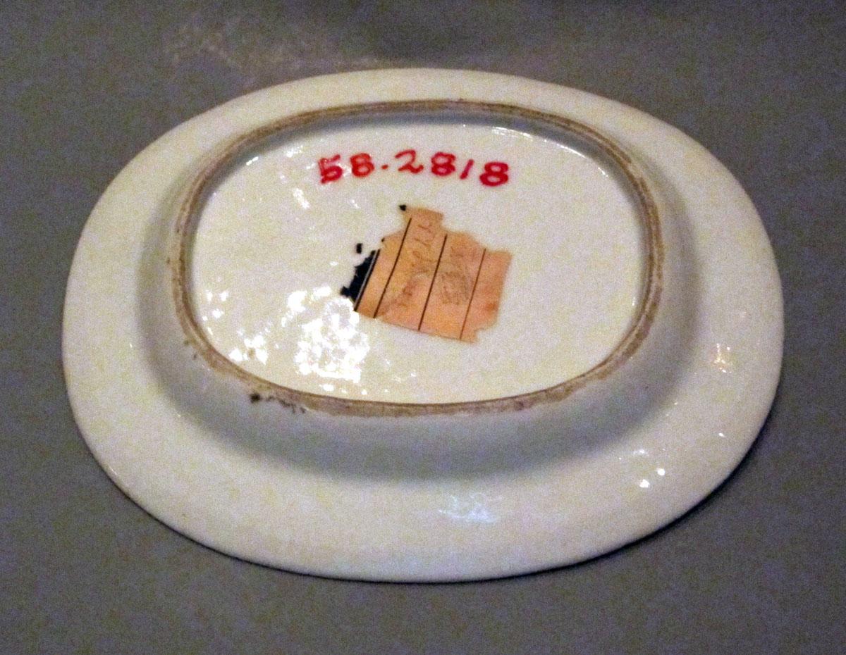 1958.2818 Porcelain platter underside