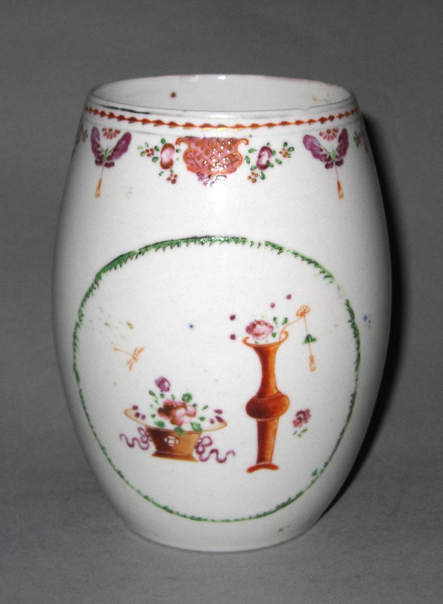 1958.2819 Porcelain mug medallion
