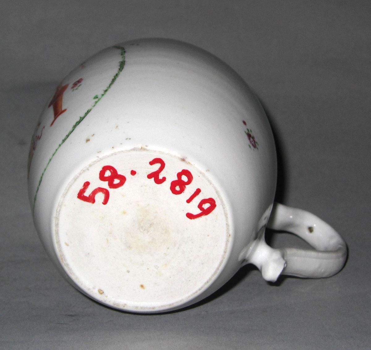1958.2819 Porcelain mug underside