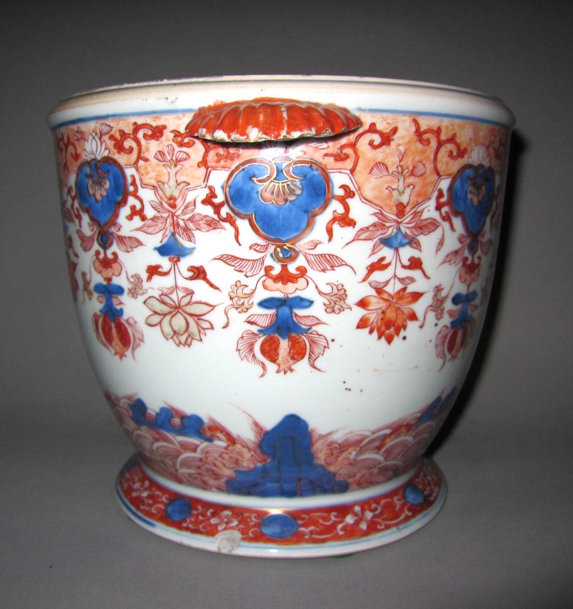 1958.2821 Porcelain wine cooler handle