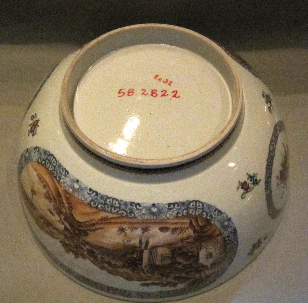 1958.2822 Porcelain punch bowl underside