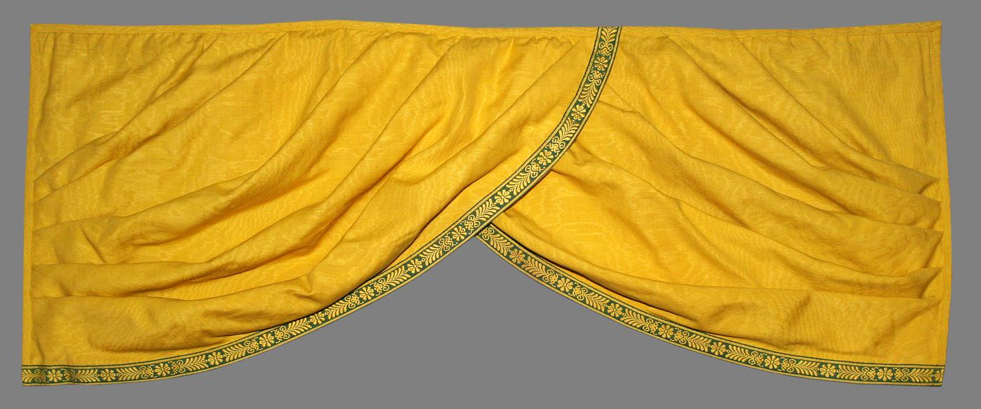 1972.0504 E Window Hanging, Valance