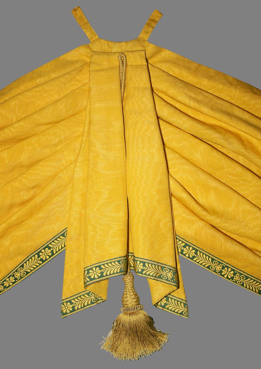 1972.0504 K Window Hanging, Valance, Center Tail Detail