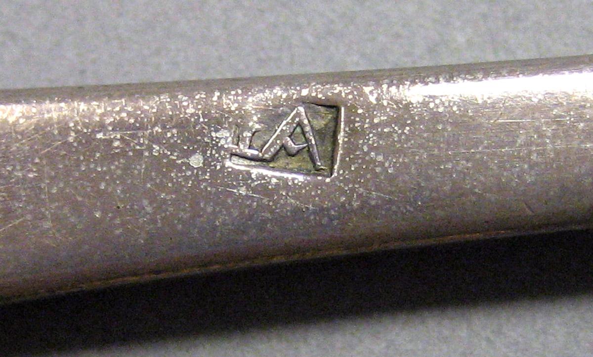 1962.0240.866 Tablespoon mark