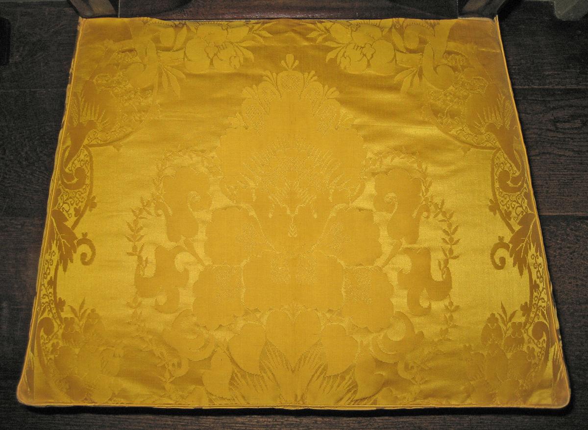 slip cover 1969.5592 detail on chair 1959.3379
