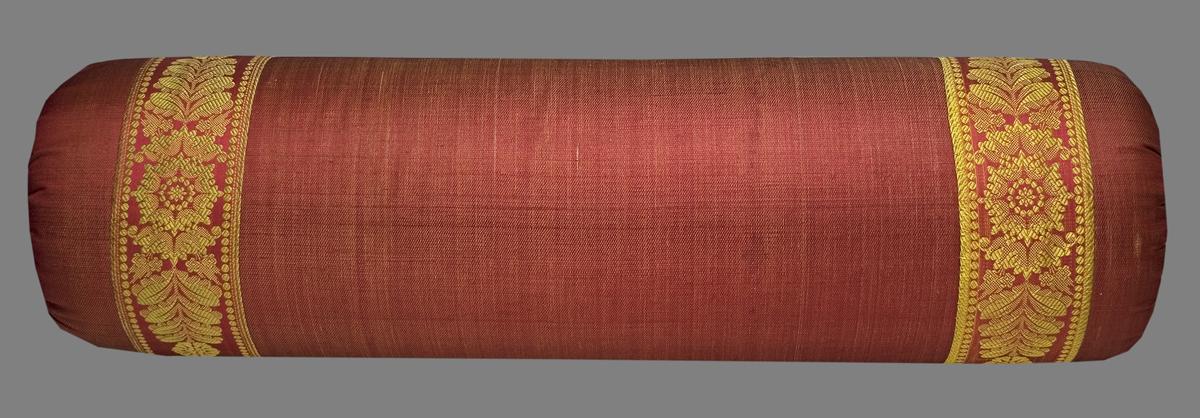 1969.5627 Bolster